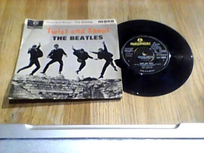 THE BEATLES TWIST AND SHOUT Mono 3rd EMI PARLOPHONE UK PS 7" 45 EP 1963 KT 2N - Image 1 of 2