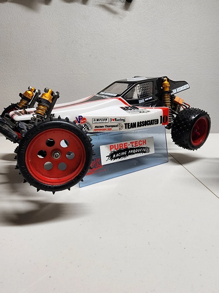 BUGGY DE CARRERAS VINTAGE TEAM ASOCIADO RC10 GRAPHITE PRO CON PIEZAS RARAS Foto 1 de 4