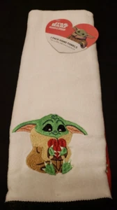 Toalla de mano Star Wars Mandalorian Grogu Baby Yoda CORAZONES San Valentín paquete de 2 nueva - Imagen 1 de 2