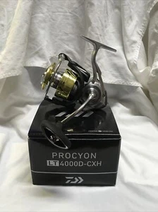 Carrete giratorio Daiwa Procyon LT 4000D-CXH 4000 - Imagen 1 de 4