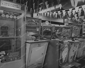 Gewehr & Gewehr Schießstand in Spielhalle 8x10 Nachdruck des alten Fotos - Bild 1 von 1