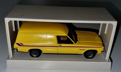 Holden HZ Sandman Panel Van 1:43 scale model by TRAX TR23 - Image 1 of 4