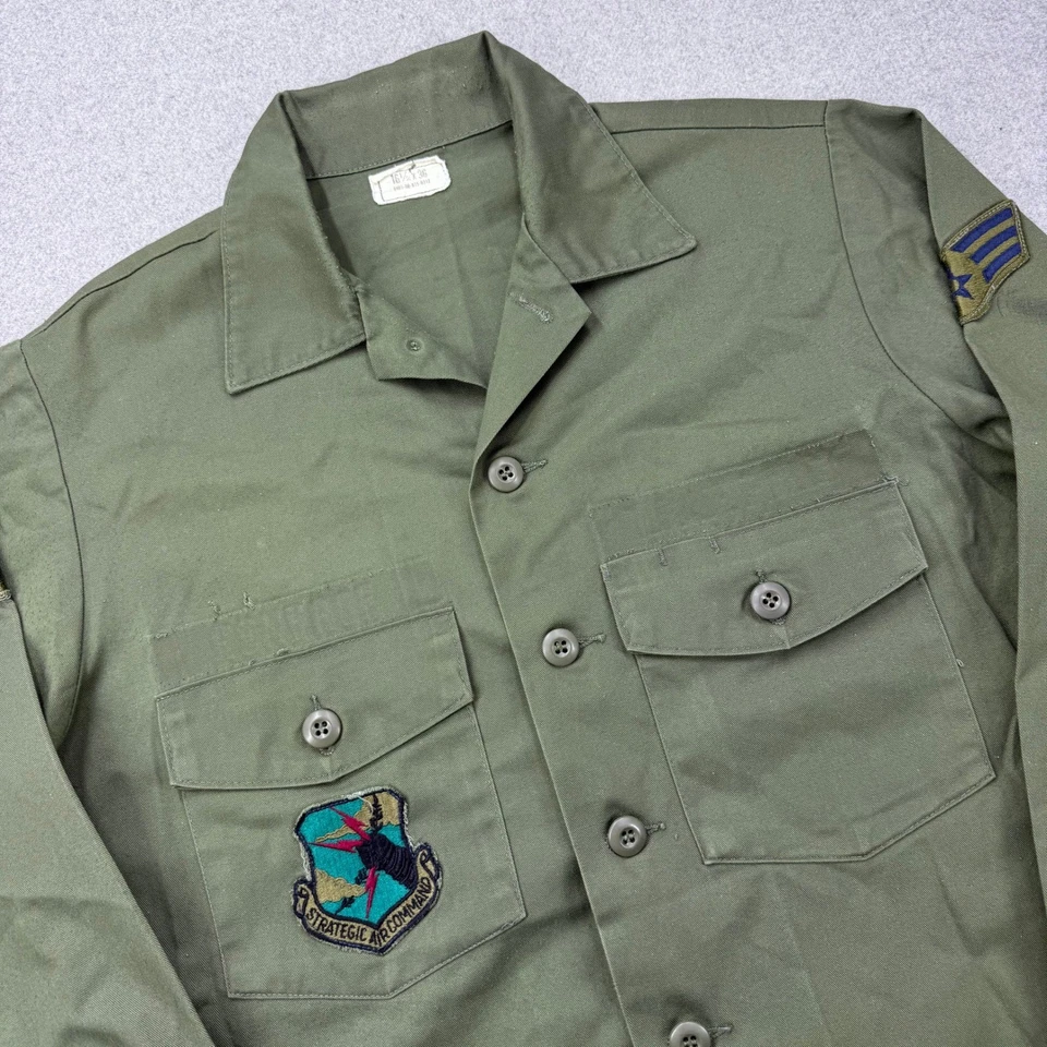 Camisa utilitaria vintage del Comando Aéreo Estratégico de la Fuerza Aérea de los Estados Unidos OG-507 16 1/2 x 36 años 80 Foto 1 de 4