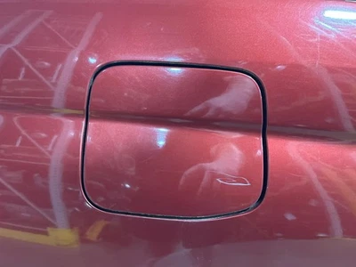 Subaru Forester 2004 OEM tanque de combustible trasero puerta aleta Cayenne rojo perla 22 W 03-08 Foto 1 de 4