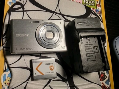 SONY Cyber-Shot DSC-W530 Compact Digital Camera Silver 14.1MP 4x Opt Zoom - Image 1 of 4
