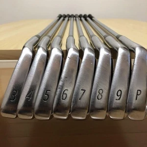 Titleist 8-teiliges Golf Eisen Set 3 bis 9 und Pitching Wedge Stahlschaft... - Bild 1 von 12