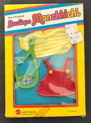Mattel Boutique Monchhichi 1980 Saliendo Top + Bottom Set Monedero Muñeca 5" NRFB Foto 1 de 2