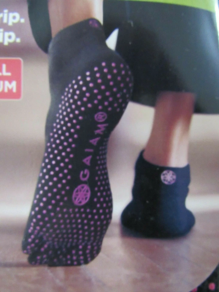Gaiam Black Super GRIPPY 5 Toe Traction Yoga Socks Womens Small/medium