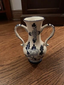 VTG HP DELFT PORCELAIN BLUE/WHITE WINDMILL-FLORAL 2-HANDLED VASE~ARTIST MARKED - Picture 1 of 5