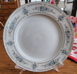 Elington Dinner Plates (pair) 10 1/4" Wade Porcelain White Blue Grey Platinum ! - Picture 1 of 14