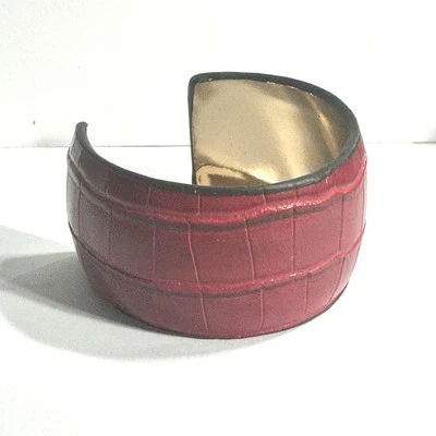 Brazalete ancho de latón de imitación de cuero rojo aspecto de alta moda cocodrilo falso Foto 1 de 4