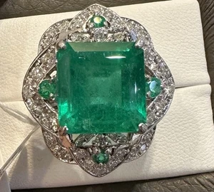 An Extraordinary 11.10ct Colombia Emerald & Diamond Platinum Ring - Picture 1 of 11