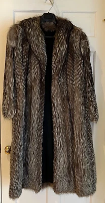 复古 20 世纪 80 年代 Silver Fox 皮草大衣 二手 50 英寸长 — 第 1/4 张图片
