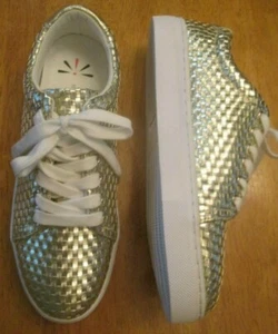 NEW ISAAC MIZRAHI LIVE BLAINE SILVER WEAVED PLATFORM Sneakers Wo's Sz 8.5 M  - Picture 1 of 11