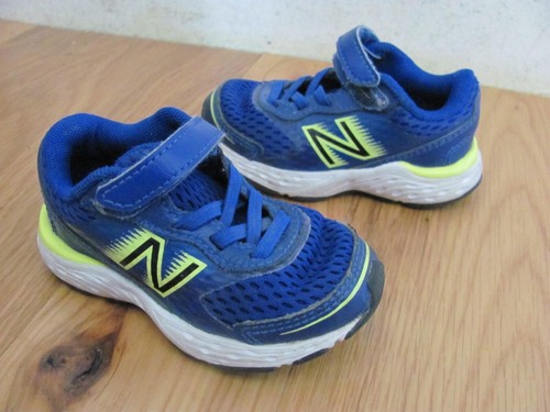 Sneakers da corsa New Balance blu a rete con gancio e passante ragazzo 5 EU21