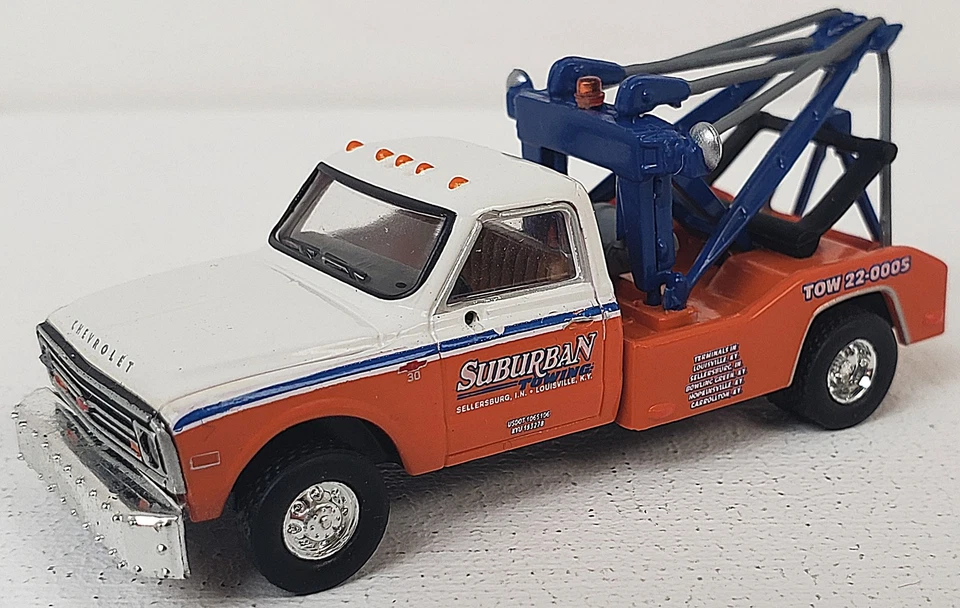 Brekina NEW HO 1/87 Scale 1968 Chevrolet C 30 Tow Truck SUBURBAN Towing Service - Image 1 of 4