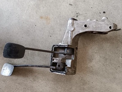 Conjunto de pedal freno embrague piso 105 Alfa Romeo Giulia Sprint GT 65-68 Foto 1 de 2