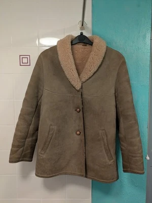 Womens Vintage Woolea Sheepskin Jacket Size 36 Good Used Condition - Image 1 of 4