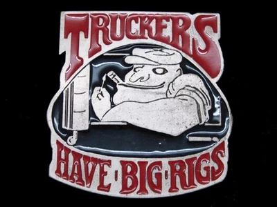 TJ03155 VINTAGE AÑOS 70 **LOS CAMIONEROS TIENEN PLATAFORMAS GRANDES** HEBILLA DE CINTURÓN DE PELTRE Foto 1 de 2