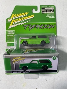 2025 Johnny Lightning PRO Collector Storage TIN 1992 GMC Typhoon #2 GRÜN NEU - Bild 1 von 7