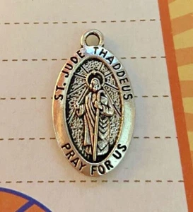 Medalla de doble cara de plata peltre 15x28 mm dice San Judas Tadeo ruega por nosotros - Imagen 1 de 2