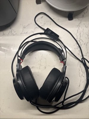 Audífonos muy caros y bonitos, pero no juego a ningún videojuego Foto 1 de 4