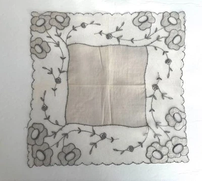 DE COLECCIÓN HANKY AÑOS 50 ENCAJE GRIS EN DISEÑOS FLORALES TAN BONITO Y ENCANTADOR Foto 1 de 3