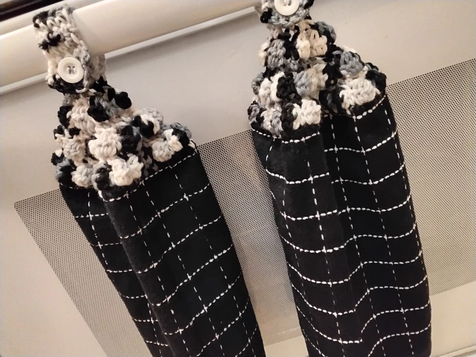 Juego de 2 toallas colgantes para platos de cocina negras blancas de ganchillo hechas a mano Foto 1 de 4