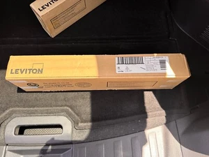 Leviton 24-portowy Cat 5e 1U Uchwyt w szafie Panel krosowy Dziurkacz 256-5G596-U24 - Zdjęcie 1 z 1