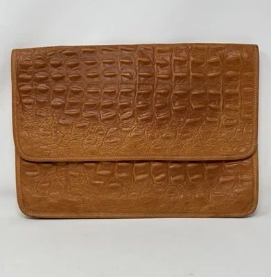 Bolso sin asas Unisa de cuero con patrón de cocodrilo marrón tostado de gran tamaño Uruguay Foto 1 de 4