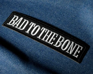 Bad To The Bone Bügelbild Patch - 13 x 3 cm schwarz-weiß Biker bestickt Banner - Bild 1 von 4