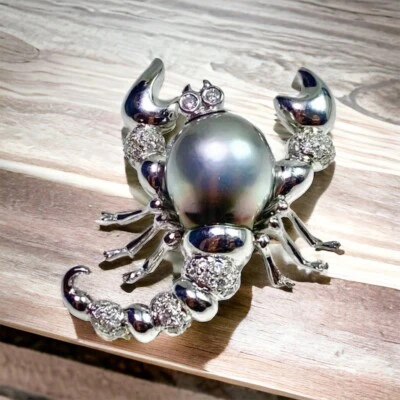 Vintage 18k White Gold Round Brilliant Diamond Black Tahitian Pearl Scorpion Pin - Image 1 of 4