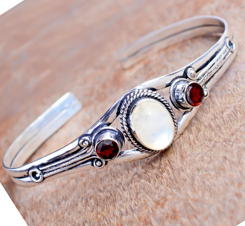 VALENTINO Bracciale moda argento sterling 925 pietra di luna arcobaleno e pietra preziosa taglio granato