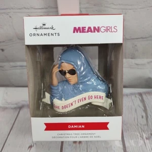 Hallmark Mean Girls Damian She Doesn't Even Go Here Red Box Ornament 2024 - Bild 1 von 4