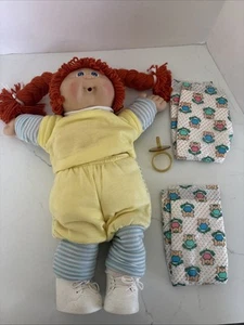 Vintage Cabbage Patch Doll rote Haare blaue Augen Puppe Mädchen 1982 Original CPK Outfit - Bild 1 von 8
