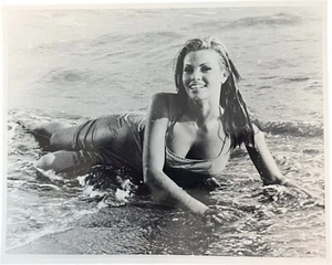 Raquel Welch Bikini Beauty 8x10 Photo - Imagen 1 de 3