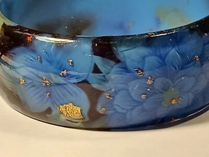 Lucite Gold Flakes Flowers Bangle Bracelet - Picture 1 of 9