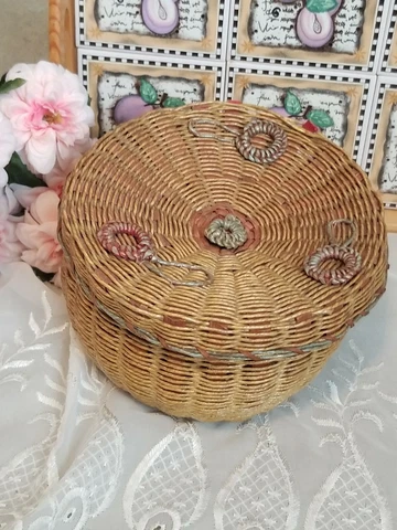 Vintage Basket Small Round Sewing Basket with Lid Woven Boho Home Decor Cover