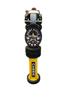 NEWCASTLE CABBIE BLACK ALE mango de grifo de cerveza de barril 12” de alto INGLATERRA - Imagen 1 de 7