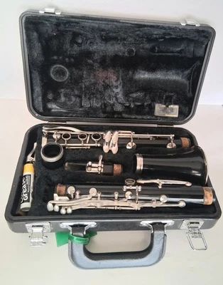 Clarinete Yamaha modelo 20 na caixa 056784A - Imagem 1 de 4