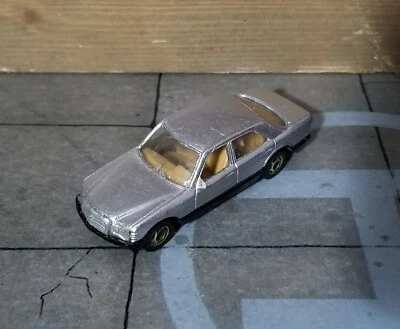 HOT WHEELS 1982 MERCEDES 380 SEL THE HOT ONES RIVERNICIATA Made Hong Kong 1:64 - Immagine 1 di 4