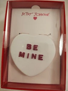 Betsey johnson White With Be Mine Compact. Great for Valentine's gifts. - Picture 1 of 3