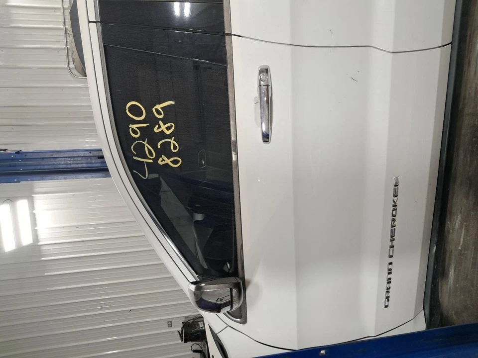 2014 Jeep Grand Cherokee Driver Front Door Shell Used Rust Body Filler Foto 1 de 4