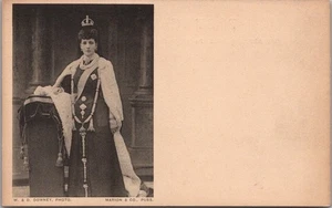 Postal de colección de la reina Alejandra de la realeza británica de 1900 - en túnica de coronación - Imagen 1 de 2