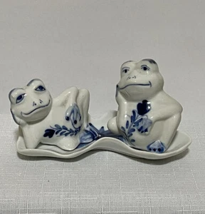 Blau & Weiß Keramik Frosch Kröte Paar mit Lilien Pad Salz & Pfefferstreuer - Bild 1 von 7