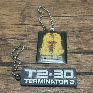 Juego de 2 Llaveros USJ T2 3D Terminator Plástico Goma Usado Sin Caja - Imagen 1 de 5