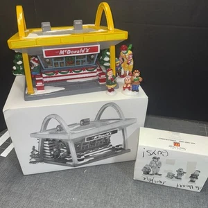 Department 56 Snow Village McDonald's building & Figurines from 1997 - Picture 1 of 7