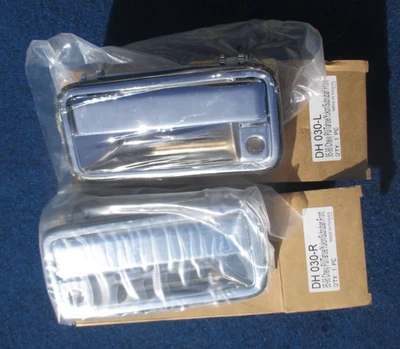 1995 1998 Chevy Silverado Tahoe Yukon Suburban Pr. Exterior Door Handle NORS NEW - Image 1 of 4