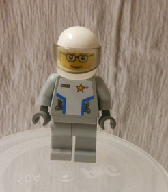 LEGO 10191 MINI FIGURE sp087s Star Justice Astronaut 2 WITH HELMENT Space 2008