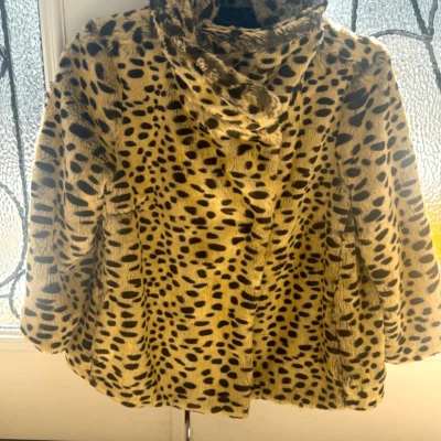 Impresionante chaqueta tipo columpio leopardo de piel sintética usada una vez (si es que se usa) Foto 1 de 4